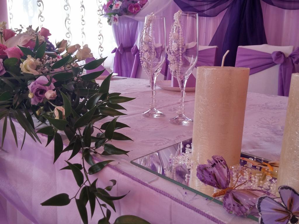Hotel Lucyn Zewnętrze zdjęcie