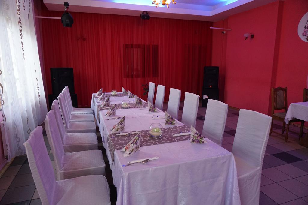 Hotel Lucyn Zewnętrze zdjęcie